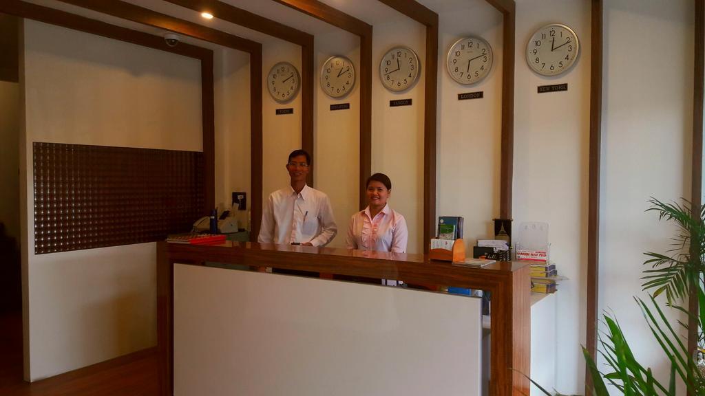 Royal Crown Hotel Yangon Exterior foto