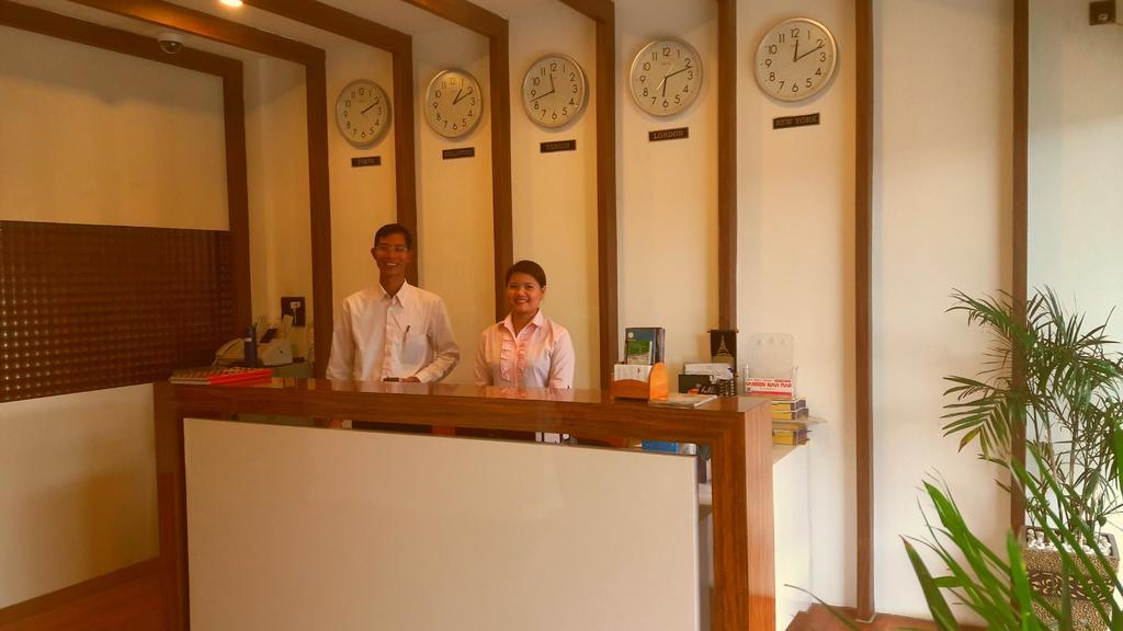 Royal Crown Hotel Yangon Exterior foto
