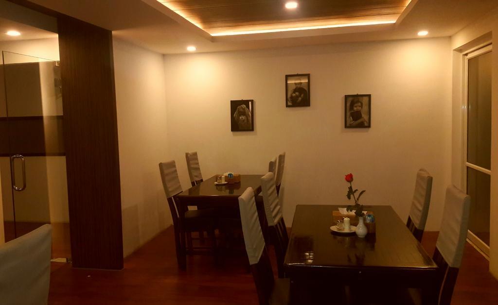 Royal Crown Hotel Yangon Exterior foto
