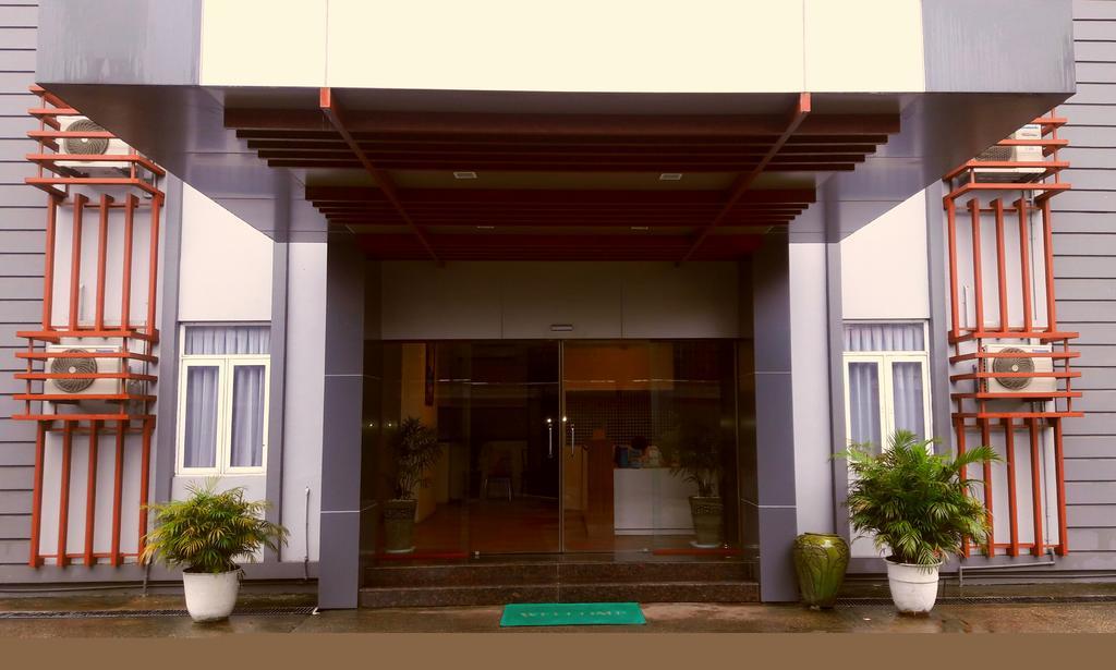 Royal Crown Hotel Yangon Exterior foto